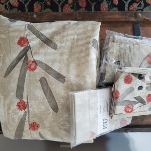 King Crate and Barrel Duvet Cover and 3 EURO SHAMS    NEW